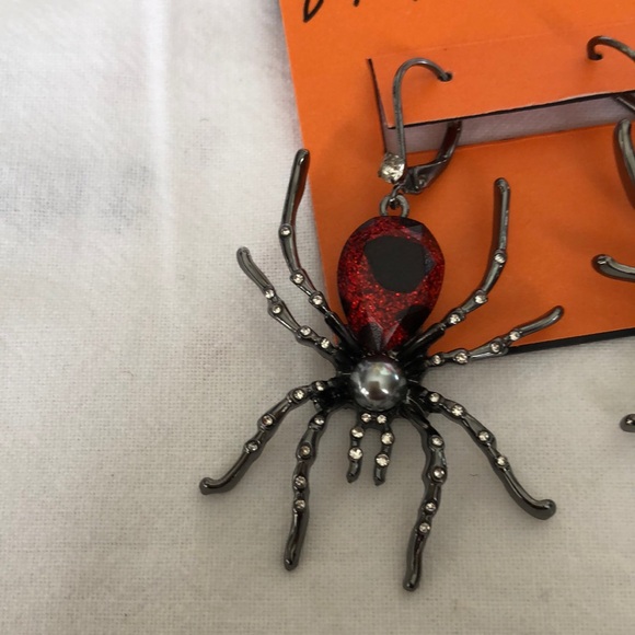 Betsey Johnson Hematite Tone Glampire Spider Drop Earrings Crystal Accents NWT - Picture 6 of 14